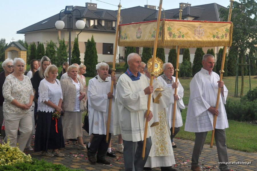 59 Procesja eucharystyczna.jpg